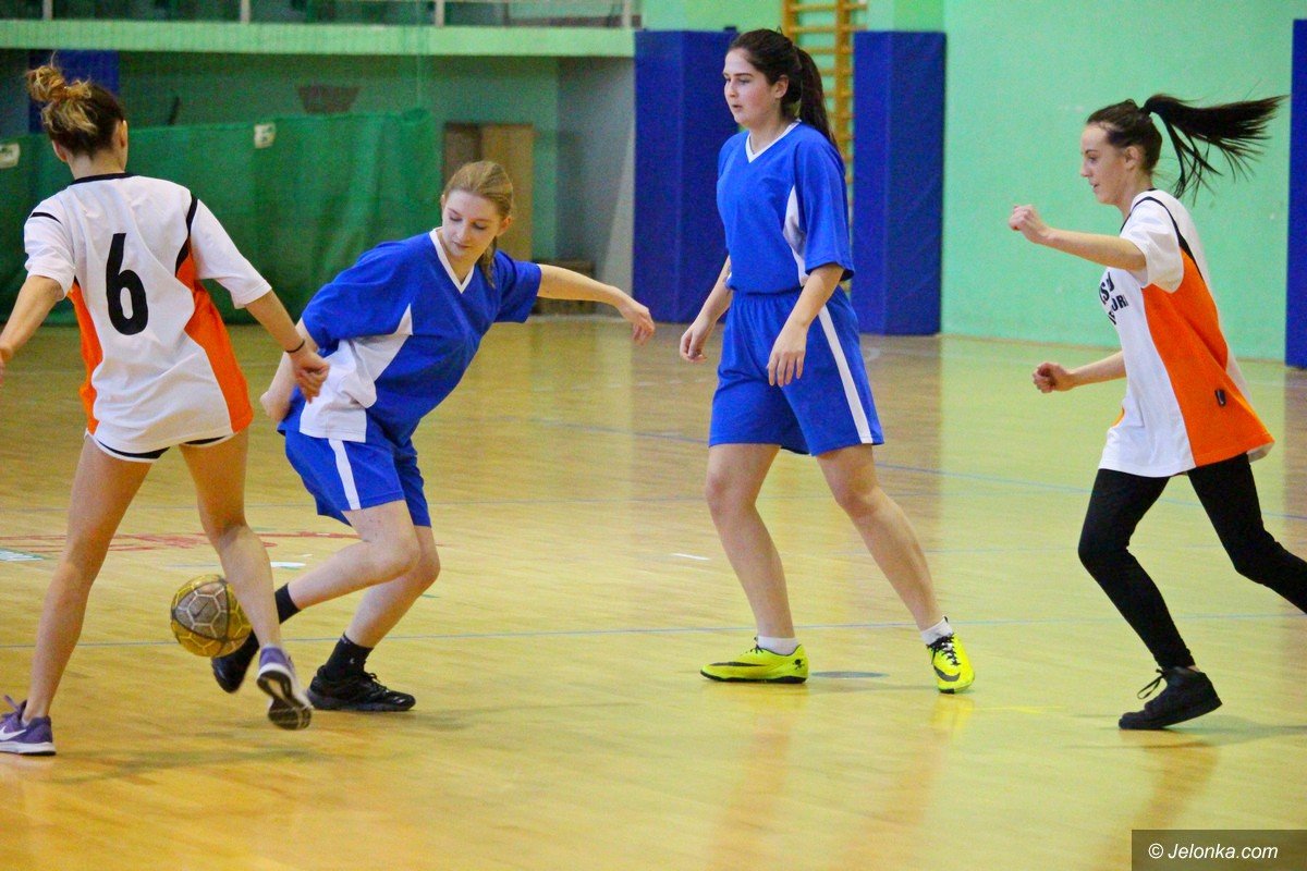 uczennice-sniadeckiego-mistrzyniami-w-futsalu-foto-73416