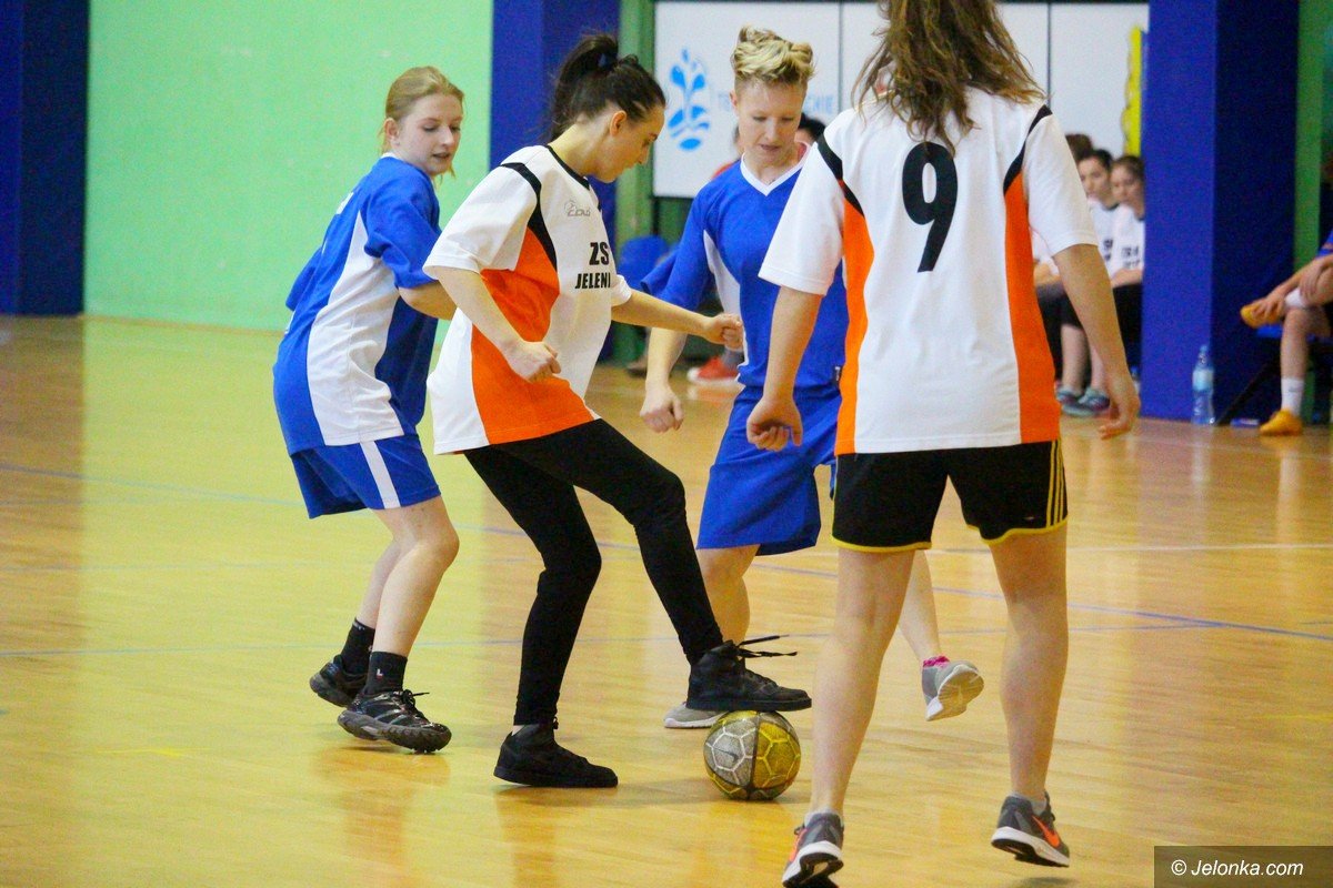 uczennice-sniadeckiego-mistrzyniami-w-futsalu-foto-73416