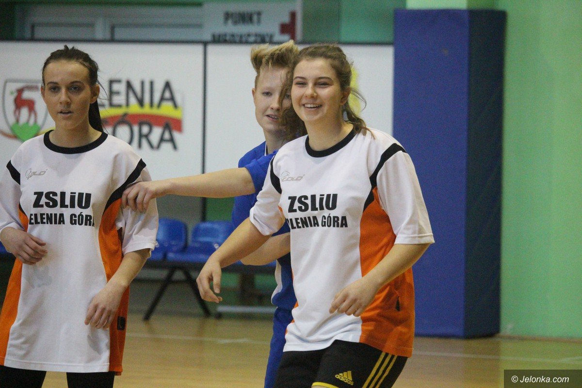 uczennice-sniadeckiego-mistrzyniami-w-futsalu-foto-73416