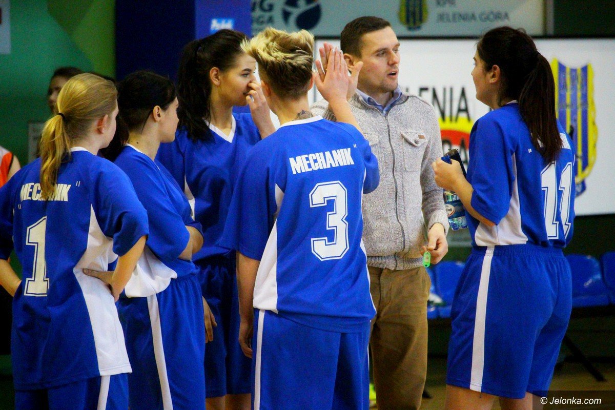uczennice-sniadeckiego-mistrzyniami-w-futsalu-foto-73416