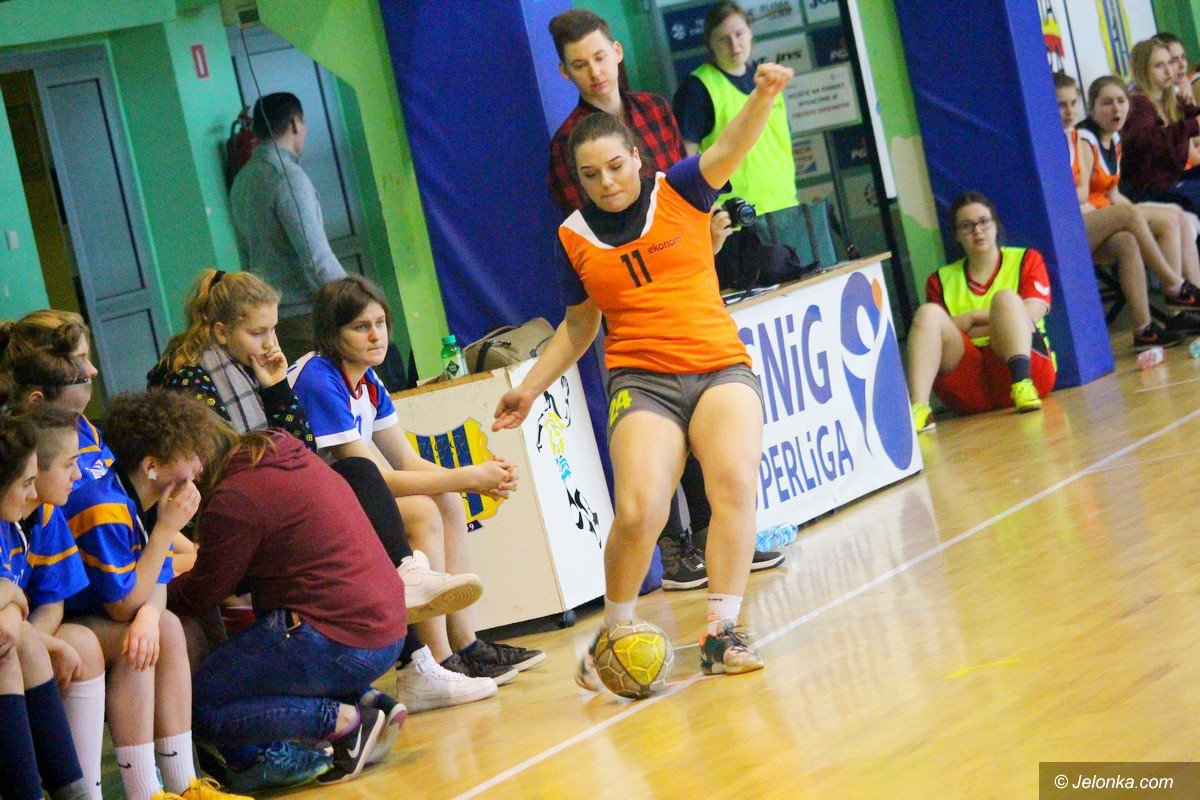 uczennice-sniadeckiego-mistrzyniami-w-futsalu-foto-73416