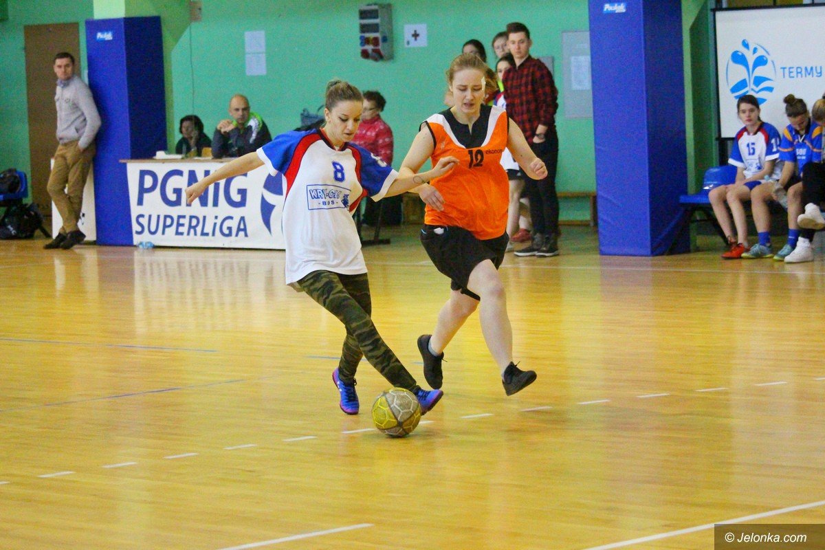 uczennice-sniadeckiego-mistrzyniami-w-futsalu-foto-73416