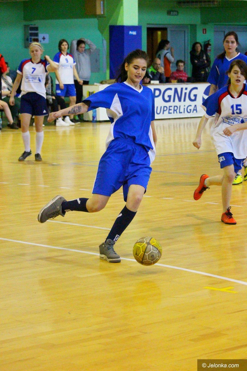 uczennice-sniadeckiego-mistrzyniami-w-futsalu-foto-73416