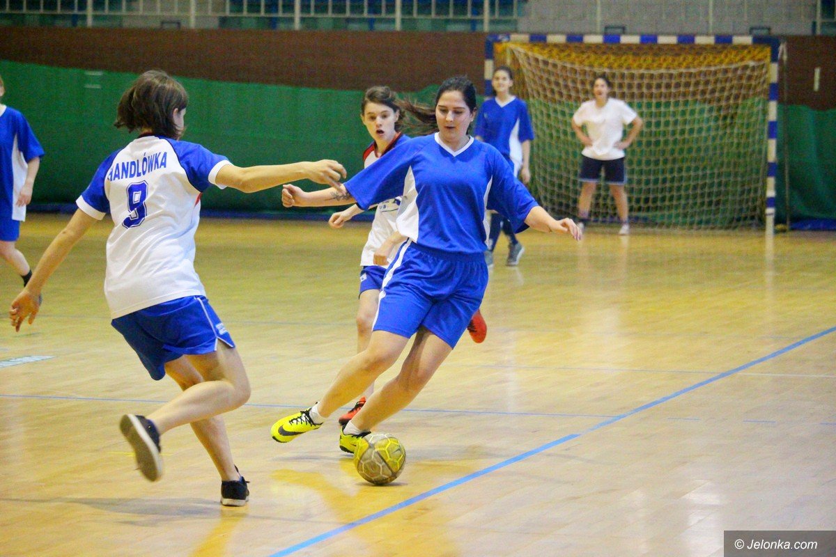 uczennice-sniadeckiego-mistrzyniami-w-futsalu-foto-73416