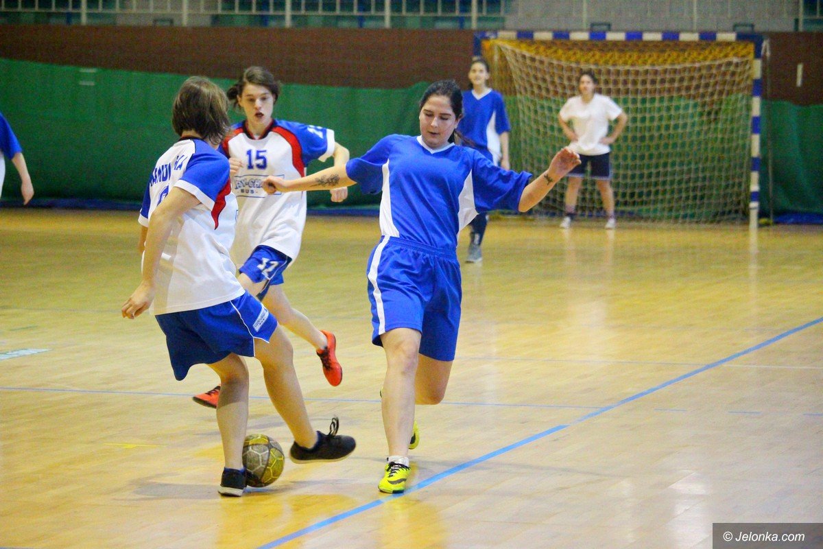 uczennice-sniadeckiego-mistrzyniami-w-futsalu-foto-73416
