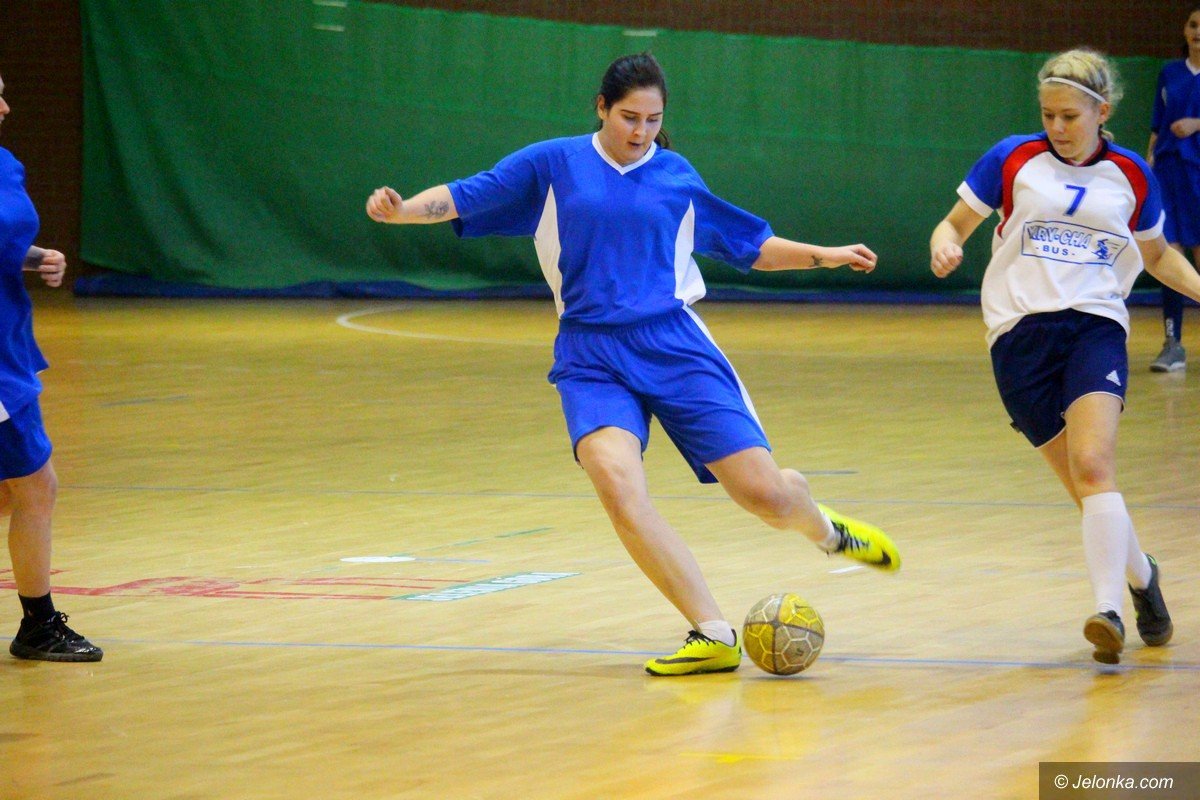 uczennice-sniadeckiego-mistrzyniami-w-futsalu-foto-73416