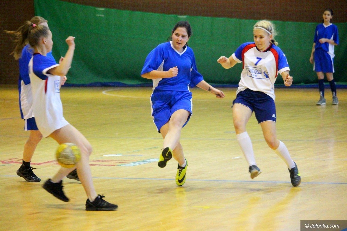uczennice-sniadeckiego-mistrzyniami-w-futsalu-foto-73416