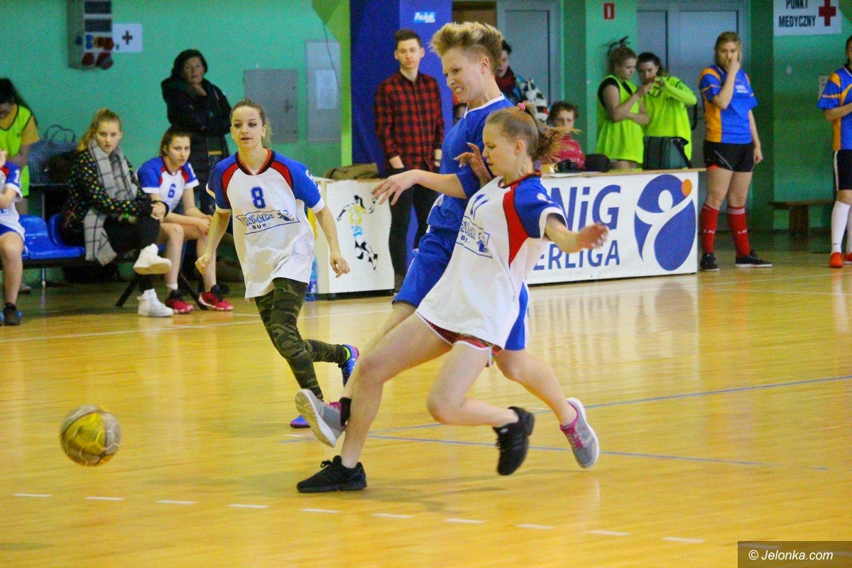 uczennice-sniadeckiego-mistrzyniami-w-futsalu-foto-73416