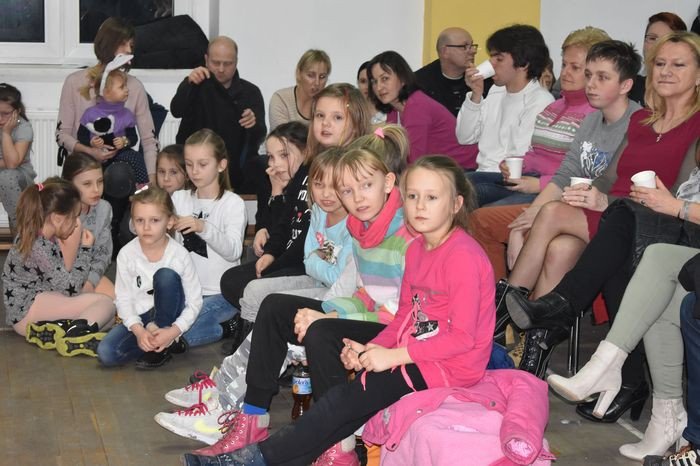 smerfny-spektakl-w-janowicach-wielkich-foto-73450