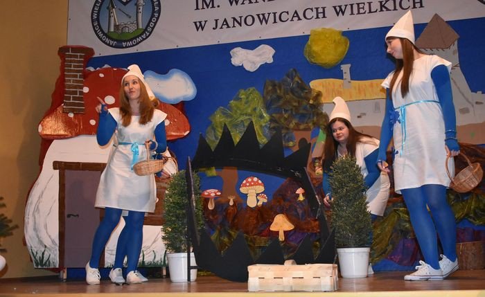 smerfny-spektakl-w-janowicach-wielkich-foto-73450