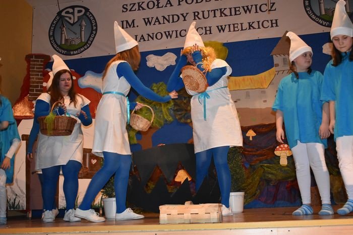 smerfny-spektakl-w-janowicach-wielkich-foto-73450
