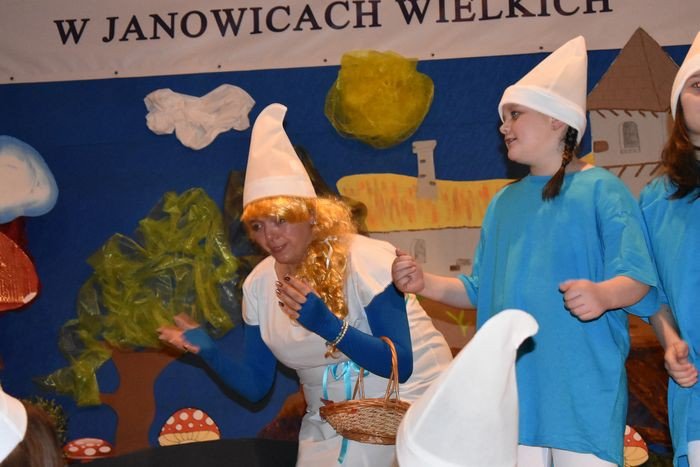 smerfny-spektakl-w-janowicach-wielkich-foto-73450