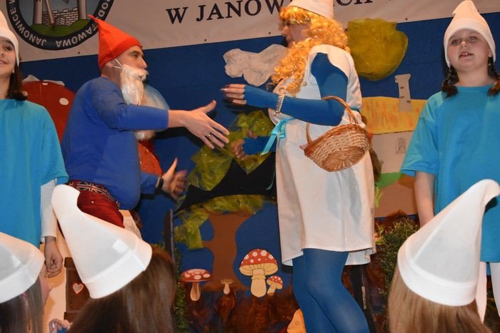 smerfny-spektakl-w-janowicach-wielkich-foto-73450