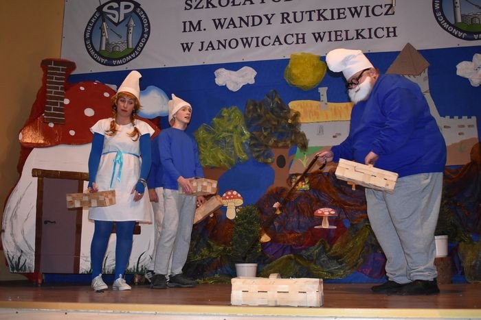 smerfny-spektakl-w-janowicach-wielkich-foto-73450