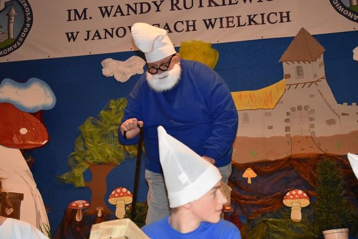 smerfny-spektakl-w-janowicach-wielkich-foto-73450