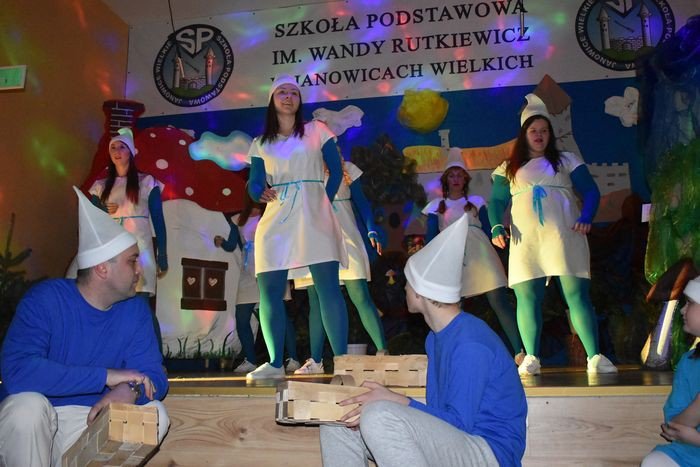 smerfny-spektakl-w-janowicach-wielkich-foto-73450