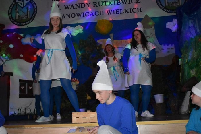 smerfny-spektakl-w-janowicach-wielkich-foto-73450