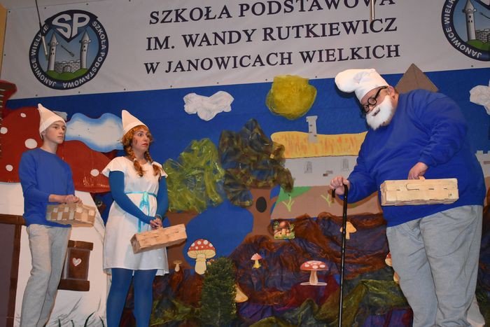 smerfny-spektakl-w-janowicach-wielkich-foto-73450