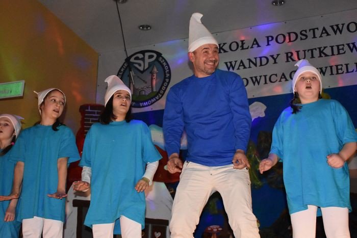 smerfny-spektakl-w-janowicach-wielkich-foto-73450
