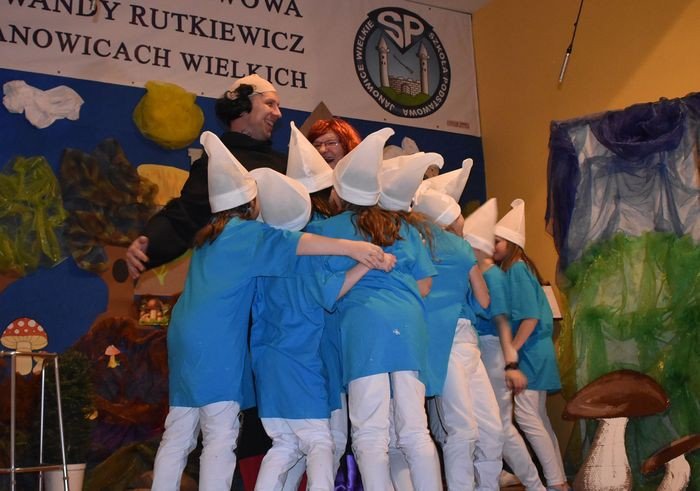 smerfny-spektakl-w-janowicach-wielkich-foto-73450