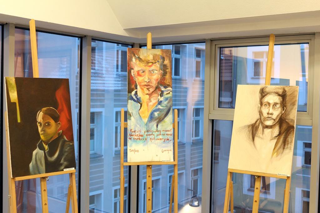 wystawa-plastyka-w-wiezy-ratuszowej-w-swidnicy-foto-73510