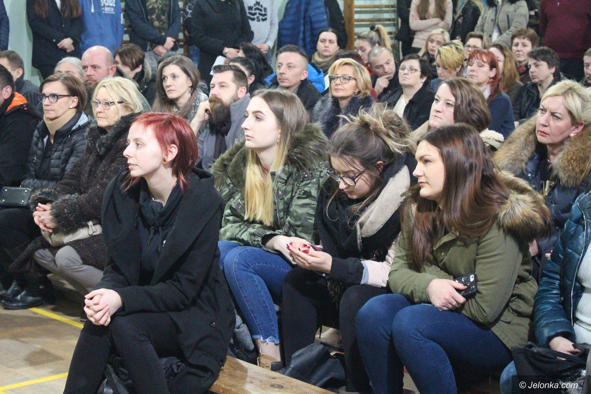 uczniowie-z-rodzicami-i-pracownicy-ratuja-szkoe-foto-73561