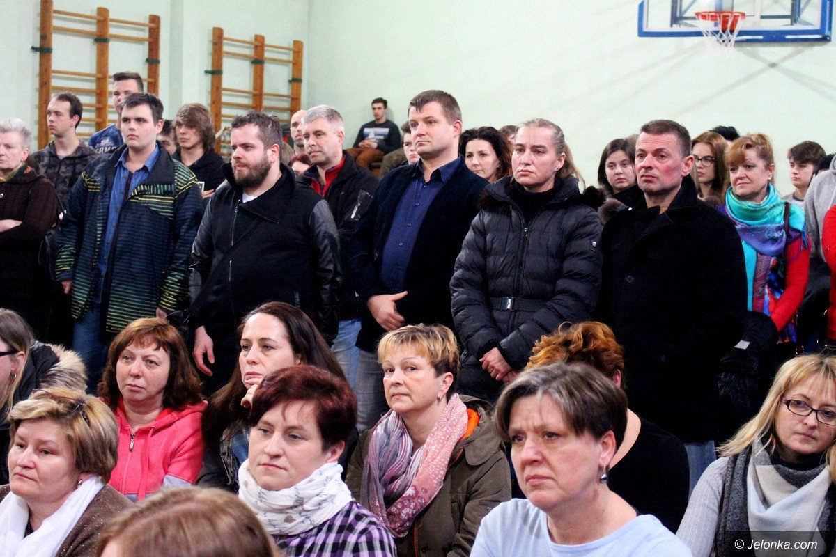 uczniowie-z-rodzicami-i-pracownicy-ratuja-szkoe-foto-73561