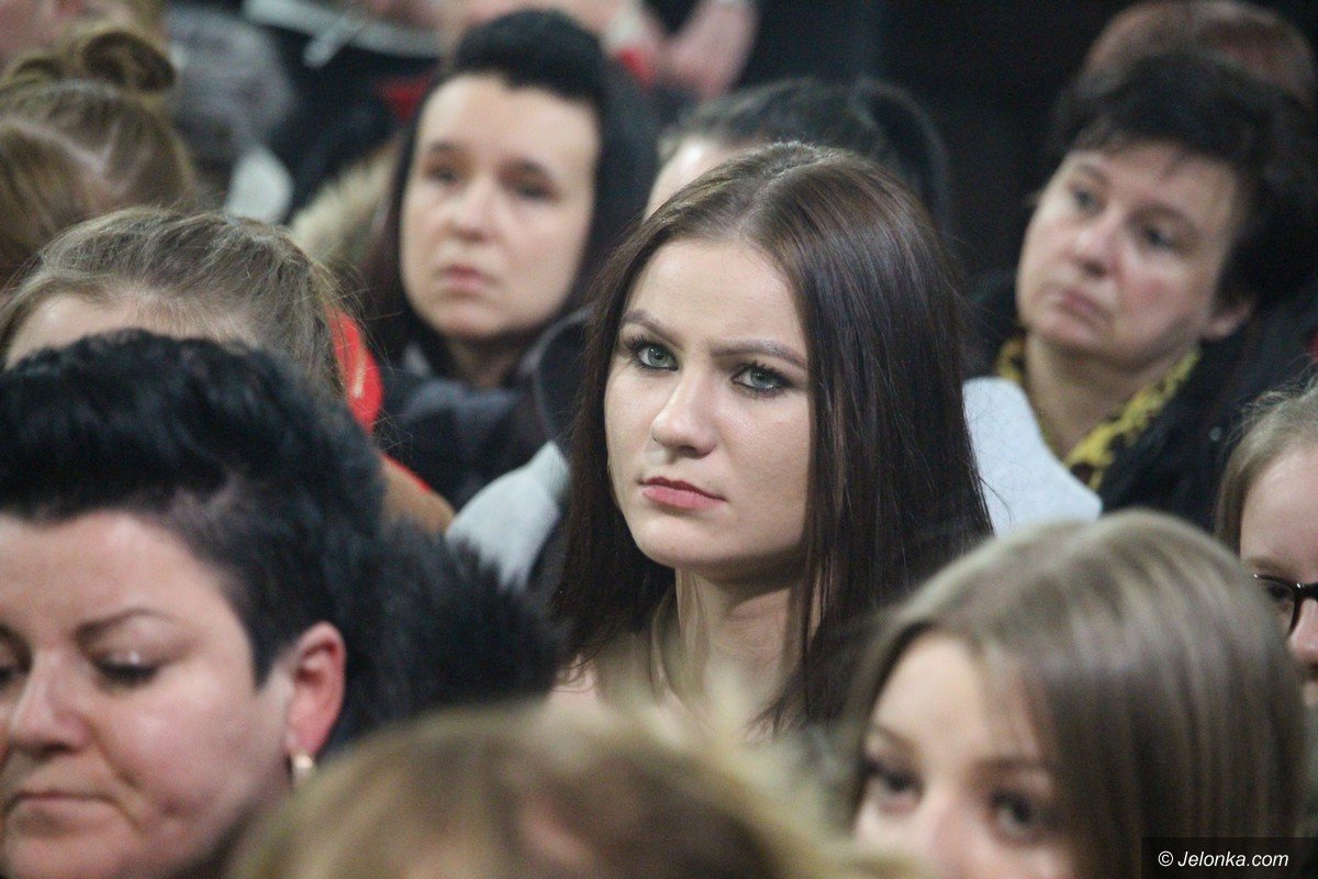 uczniowie-z-rodzicami-i-pracownicy-ratuja-szkoe-foto-73561