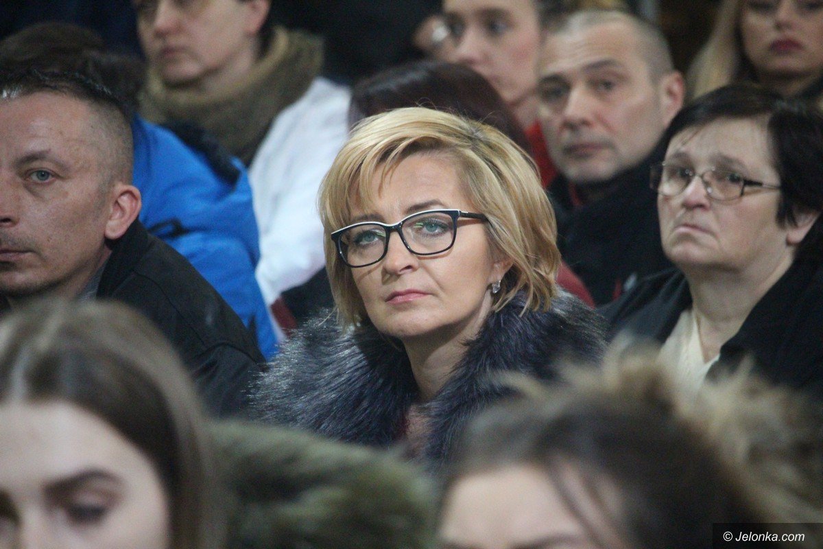 uczniowie-z-rodzicami-i-pracownicy-ratuja-szkoe-foto-73561