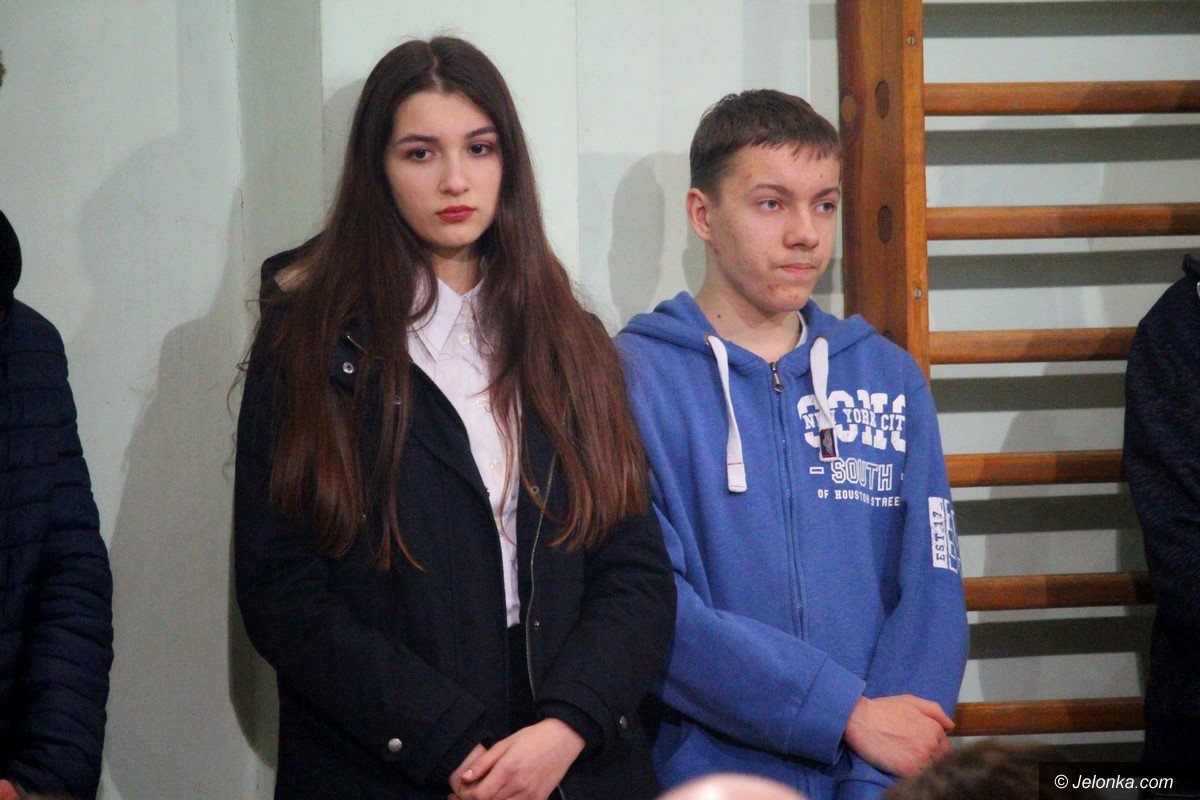 uczniowie-z-rodzicami-i-pracownicy-ratuja-szkoe-foto-73561