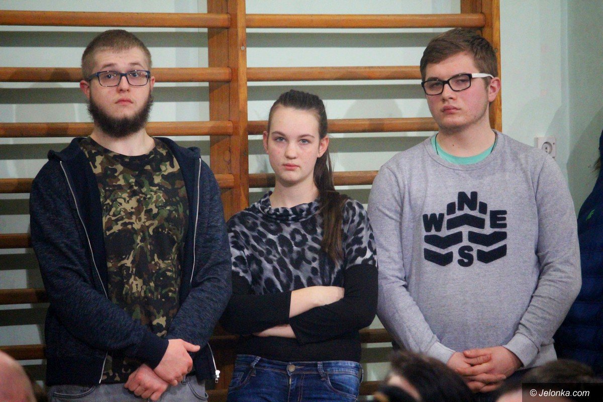 uczniowie-z-rodzicami-i-pracownicy-ratuja-szkoe-foto-73561