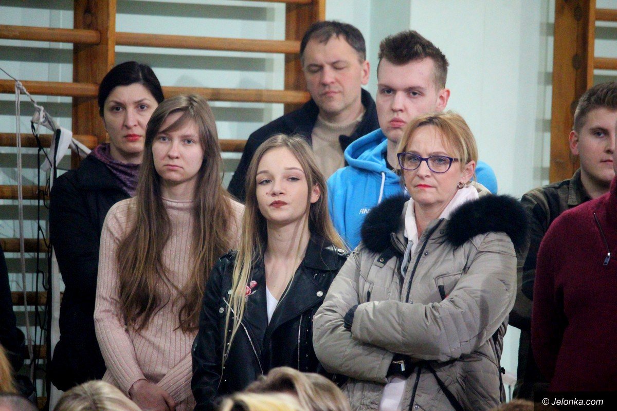 uczniowie-z-rodzicami-i-pracownicy-ratuja-szkoe-foto-73561