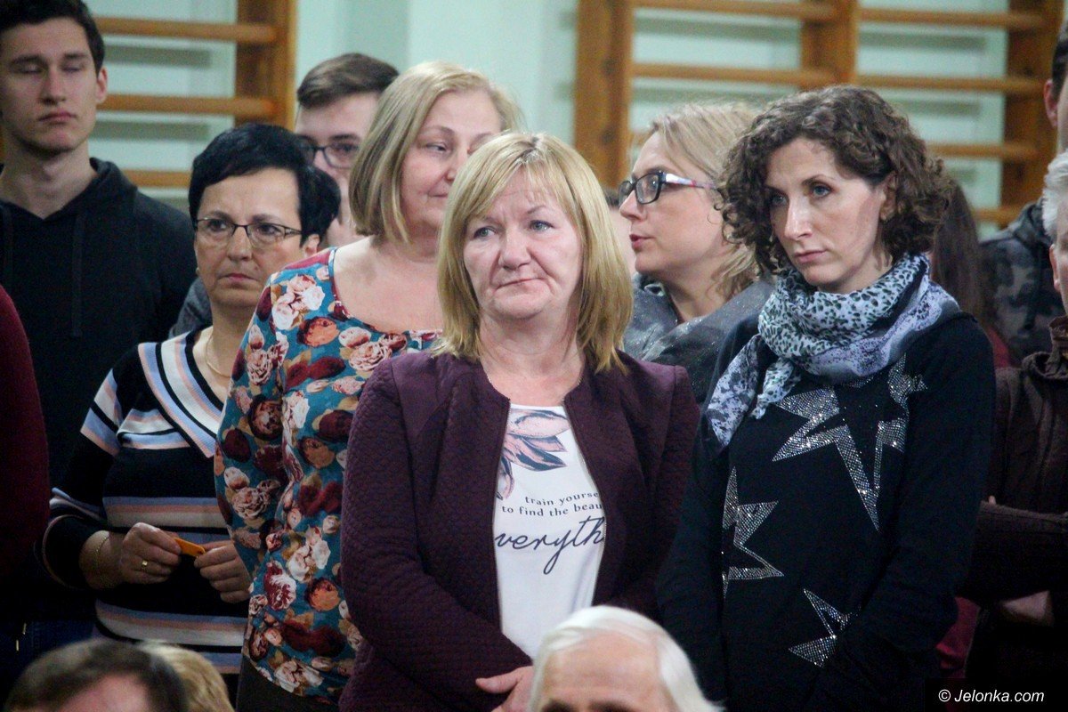uczniowie-z-rodzicami-i-pracownicy-ratuja-szkoe-foto-73561