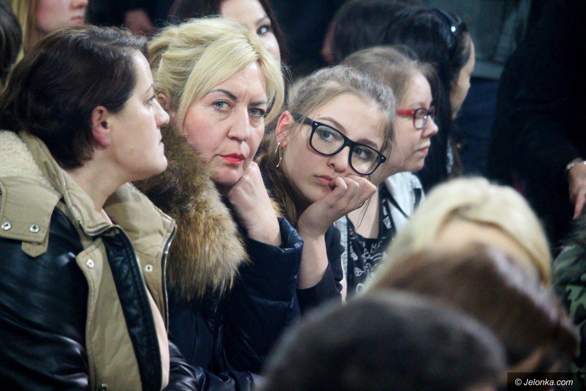 uczniowie-z-rodzicami-i-pracownicy-ratuja-szkoe-foto-73561