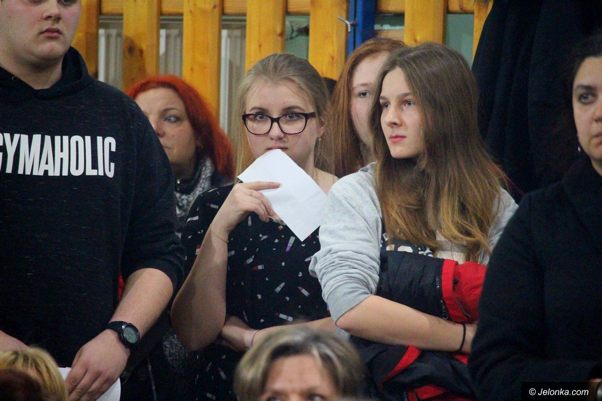 uczniowie-z-rodzicami-i-pracownicy-ratuja-szkoe-foto-73561