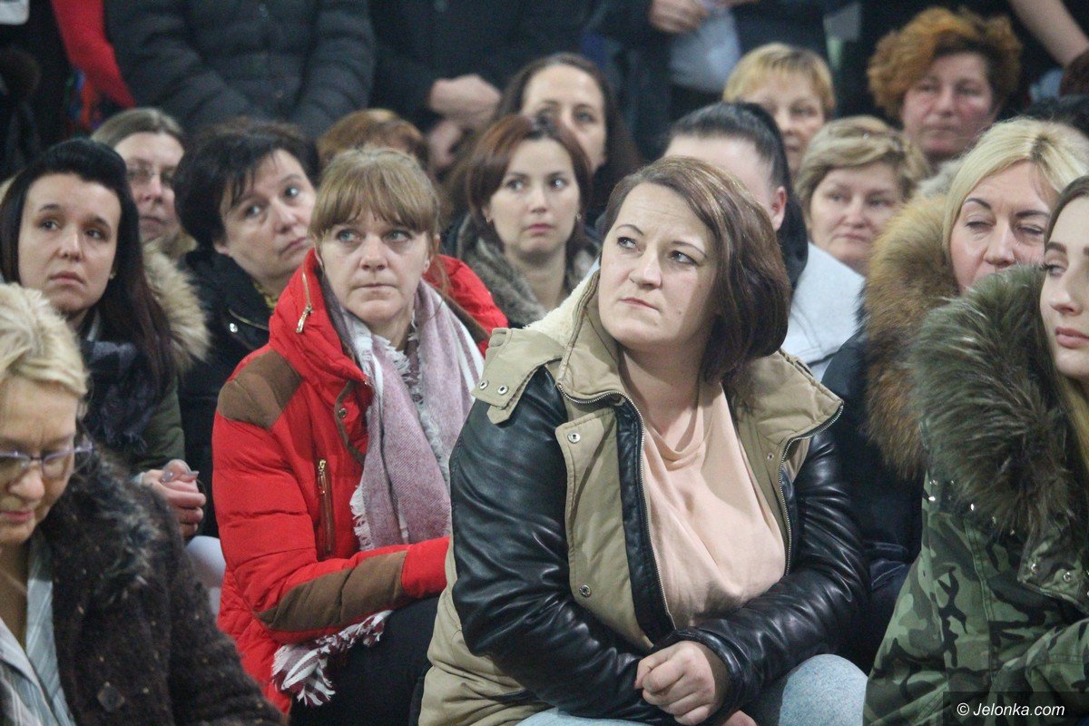 uczniowie-z-rodzicami-i-pracownicy-ratuja-szkoe-foto-73561
