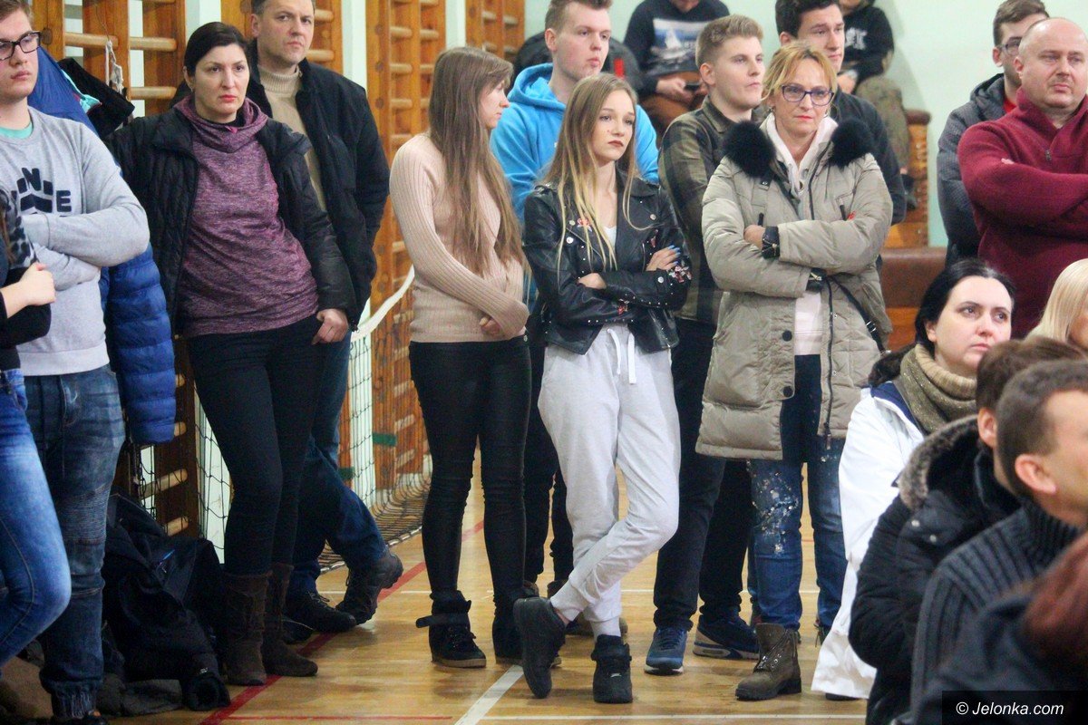 uczniowie-z-rodzicami-i-pracownicy-ratuja-szkoe-foto-73561