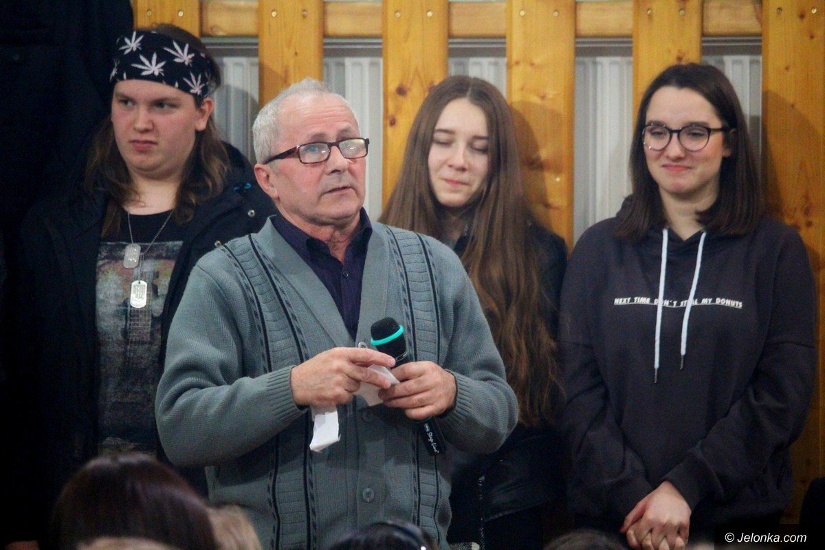 uczniowie-z-rodzicami-i-pracownicy-ratuja-szkoe-foto-73561