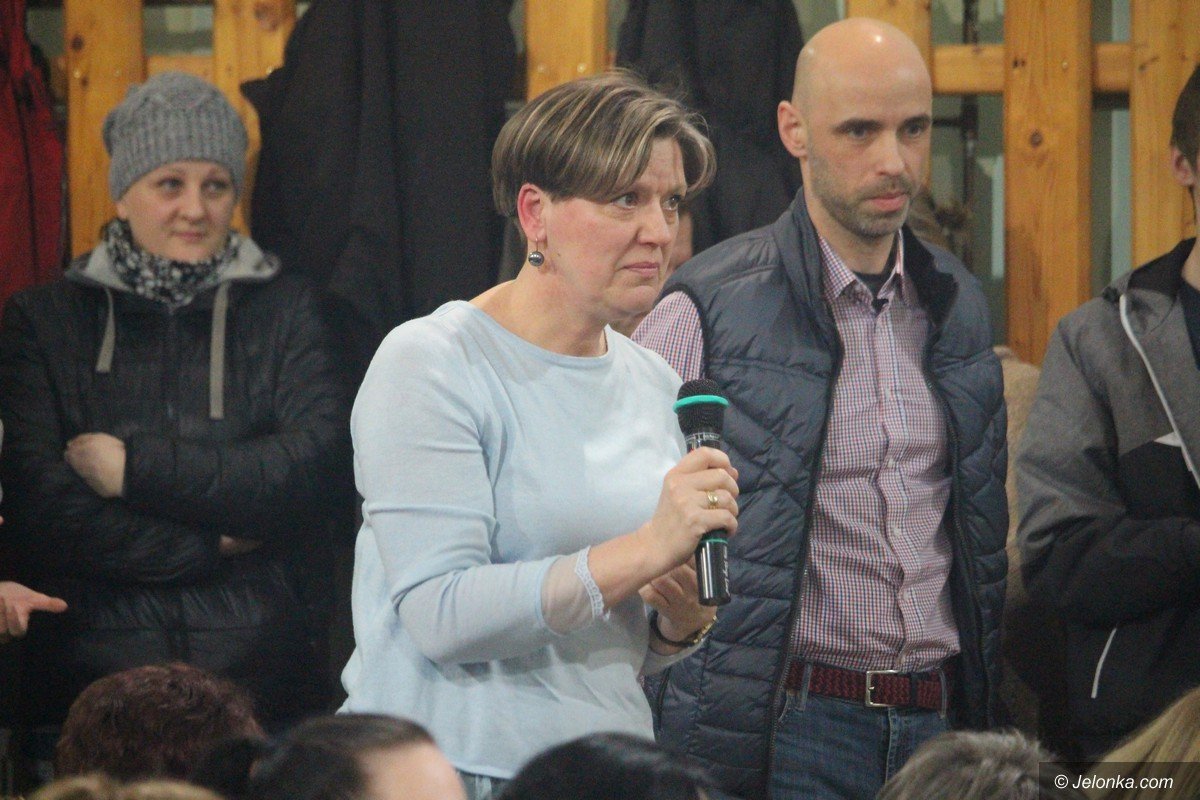 uczniowie-z-rodzicami-i-pracownicy-ratuja-szkoe-foto-73561