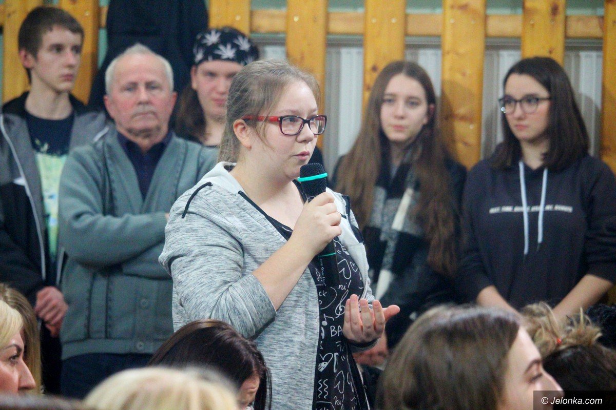 uczniowie-z-rodzicami-i-pracownicy-ratuja-szkoe-foto-73561