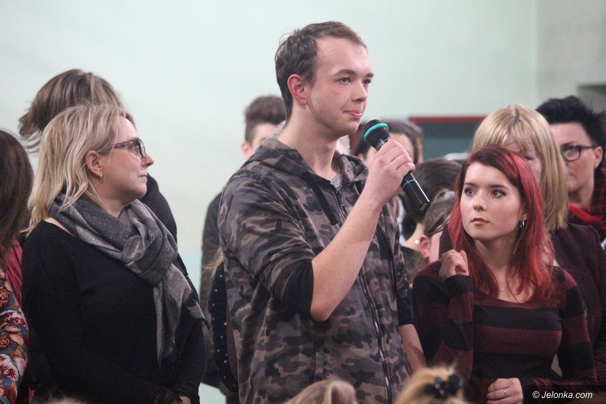 uczniowie-z-rodzicami-i-pracownicy-ratuja-szkoe-foto-73561