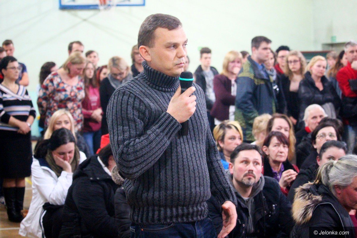 uczniowie-z-rodzicami-i-pracownicy-ratuja-szkoe-foto-73561