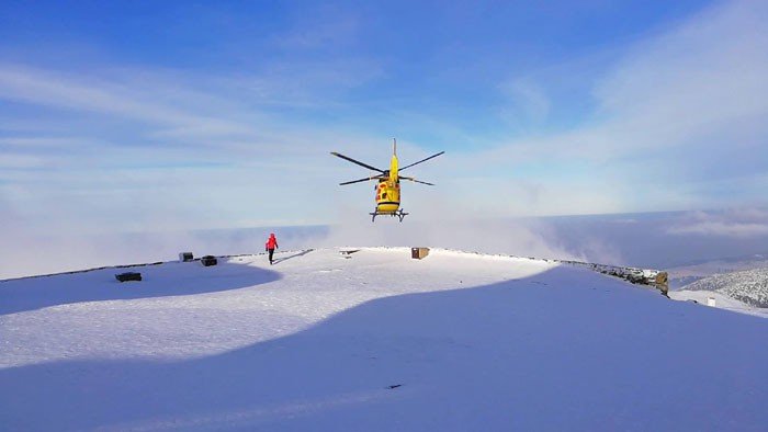 ewakuacja-smigowcem-ze-szczytu-sniezki-foto-73636