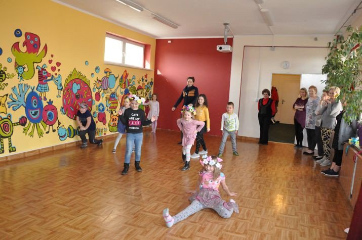 miedzypokoleniowe-tance-w-kregu-foto-73737