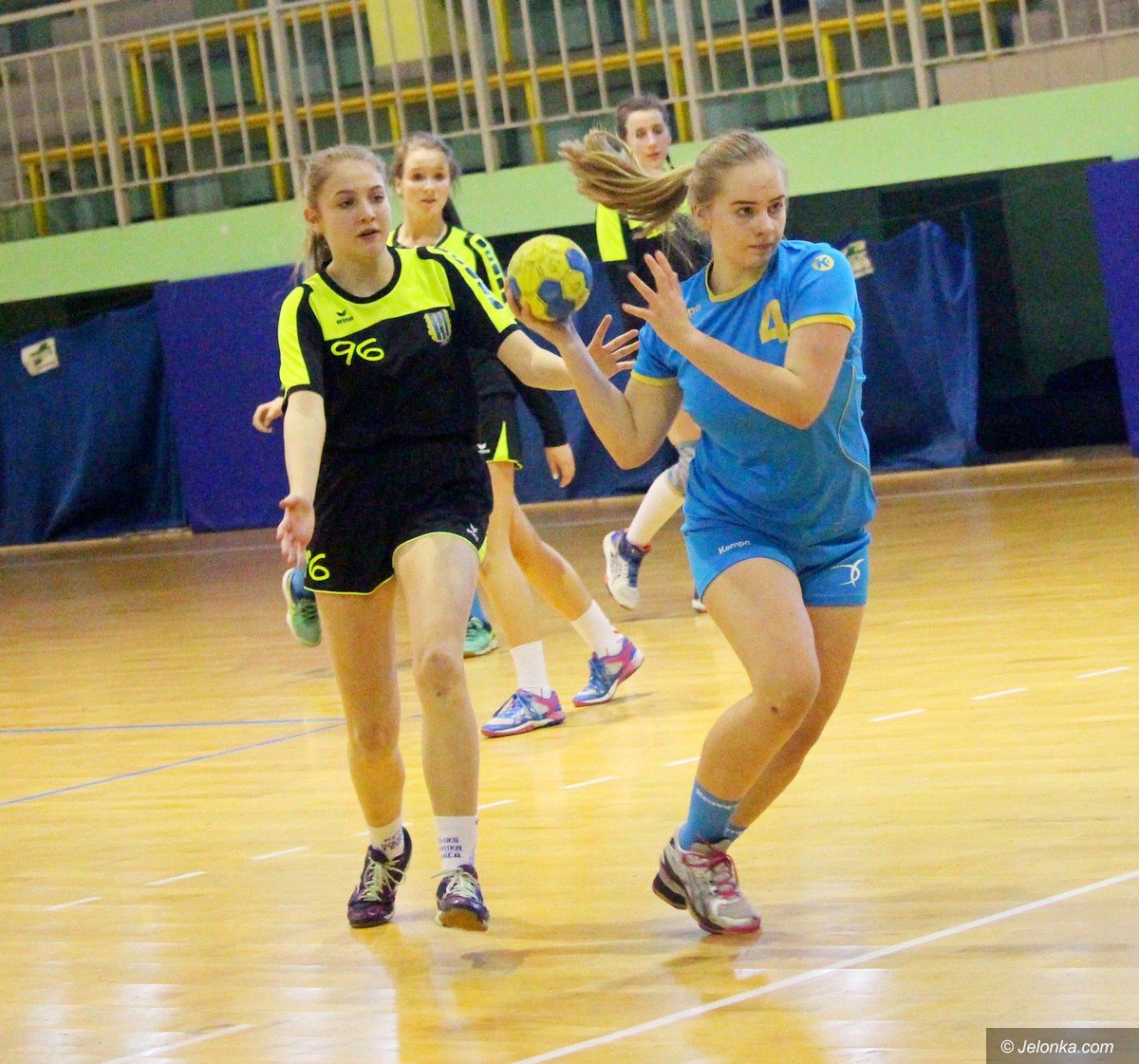 demolka-w-lidze-modziczek-foto-73814