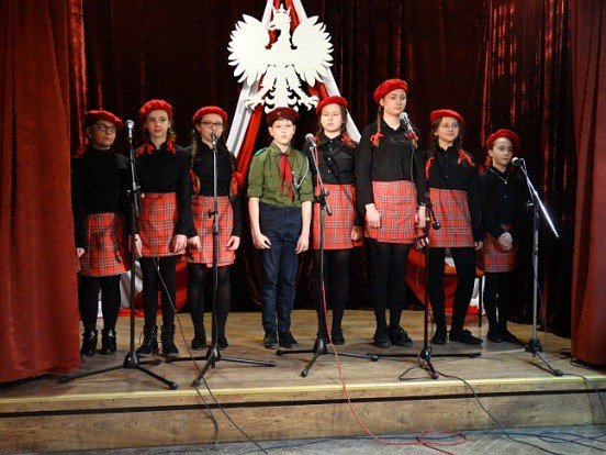 patriotyczne-nuty-w-modziezowym-domu-kultury-foto-73831