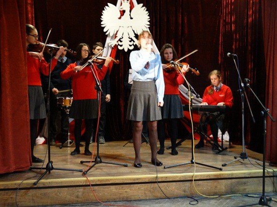 patriotyczne-nuty-w-modziezowym-domu-kultury-foto-73831