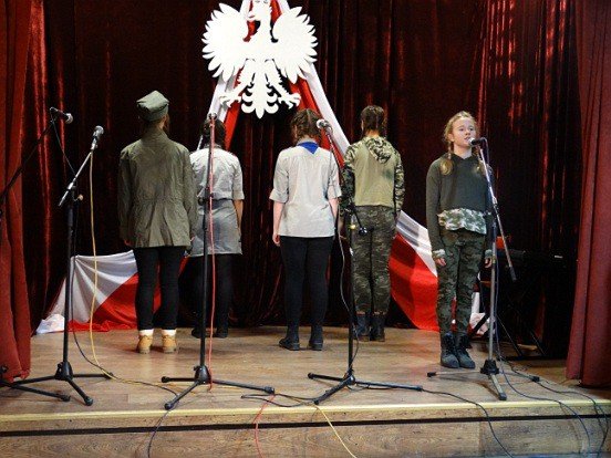 patriotyczne-nuty-w-modziezowym-domu-kultury-foto-73831