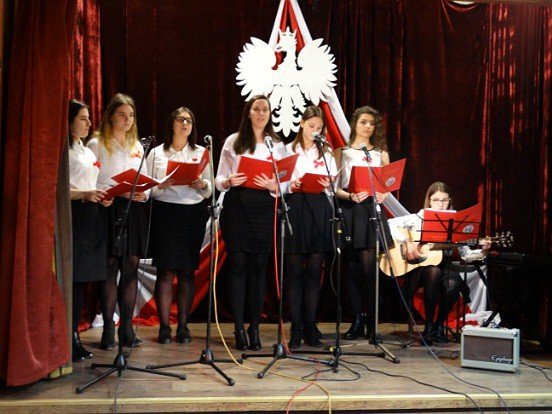 patriotyczne-nuty-w-modziezowym-domu-kultury-foto-73831