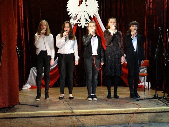 patriotyczne-nuty-w-modziezowym-domu-kultury-foto-73831